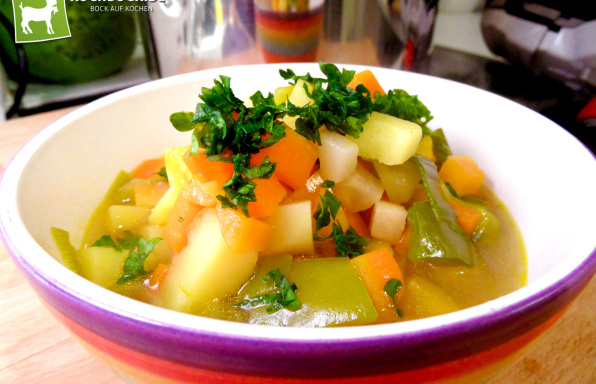 Rezept Gemüsesuppe mit Paprika & Sellerie - kochbock.de