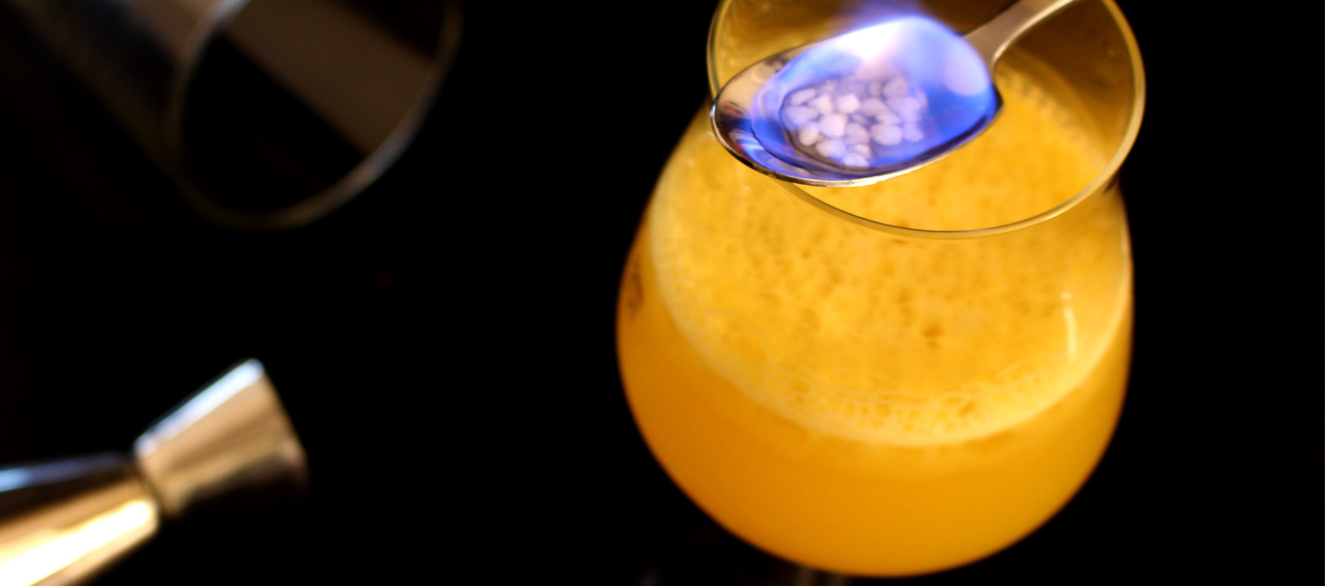 Rezept Cocktail Burning Sunset - Mandarinensaft mit Tequila - brennender Drink von Kochbock.de