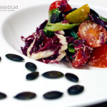 Rezept bunter Salat mit Kürbiskernen & Parmesandressing - KochBock.de