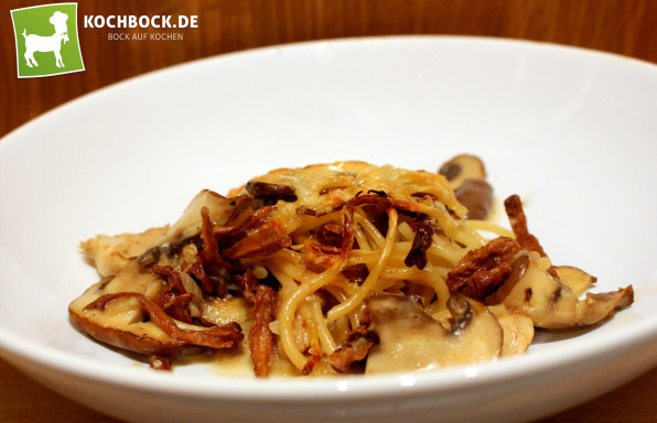 Rezepte Pasta alla Tetrazzini mit Pfifferlingen & Champignons - KochBock.de