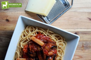 Vegane Tomatensauce mit Spargel & Pilzen von KochBock.de