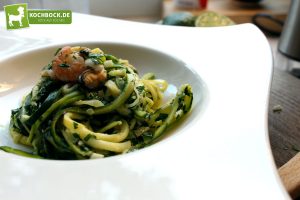 Rezept für Zucchini Spaghetti mit Meeresfrüchten von KochBock.de